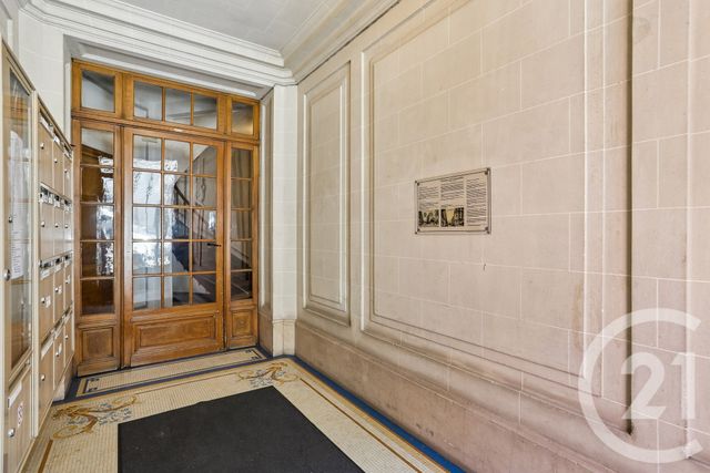 Appartement T3 à vendre - 3 pièces - 60.2 m2 - PARIS - 75013 - ILE-DE-FRANCE - Century 21 Olympiades