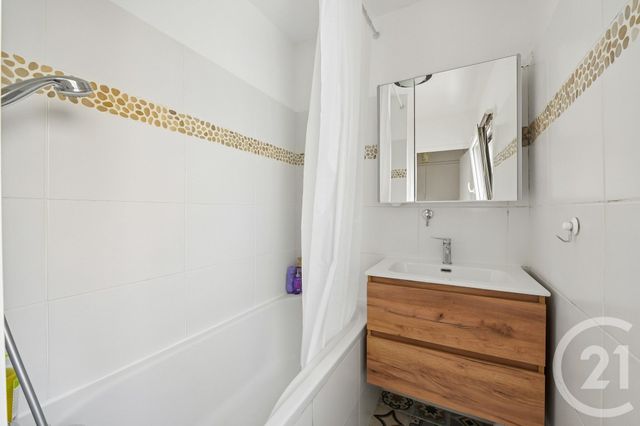 Appartement F3 à vendre - 3 pièces - 63.35 m2 - PARIS - 75013 - ILE-DE-FRANCE - Century 21 Olympiades